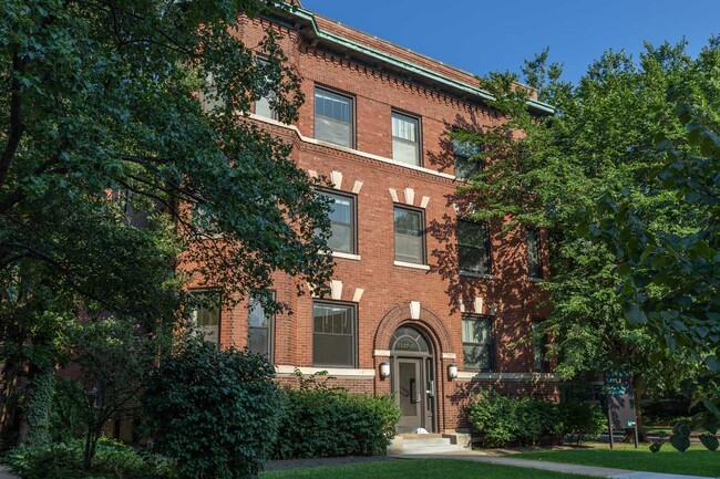 Building Exterior - 5557-59 S. University Avenue