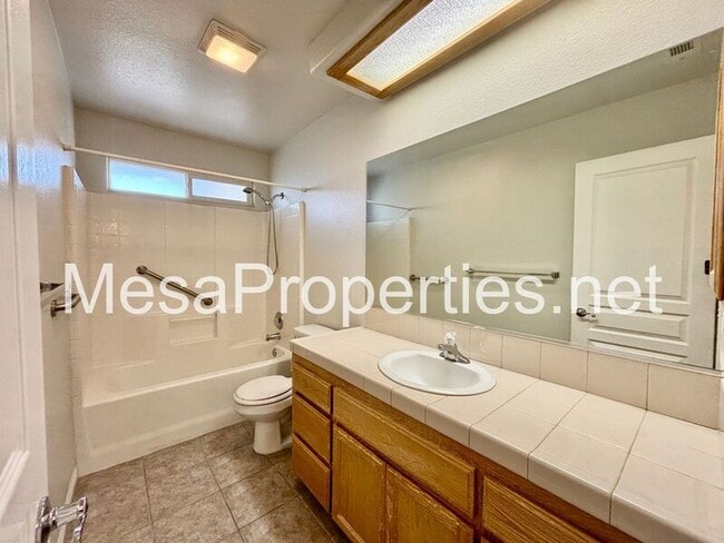 Building Photo - 14744 Hopland St