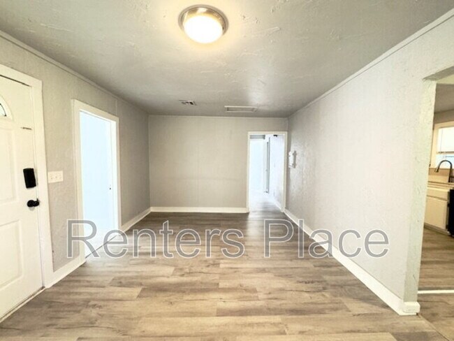 Building Photo - 3119 W 41st St
