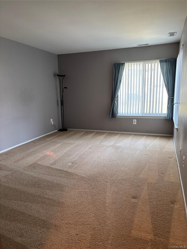 Building Photo - 825 Spring Lake Dr