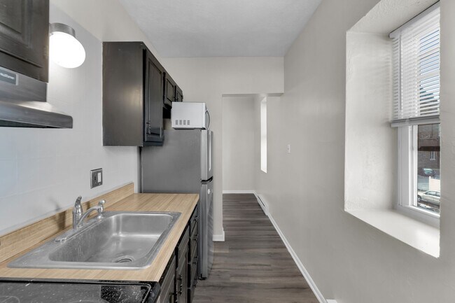 Building Photo - 439 Walnut St