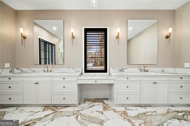 Building Photo - 2309 Dinsmore Rd