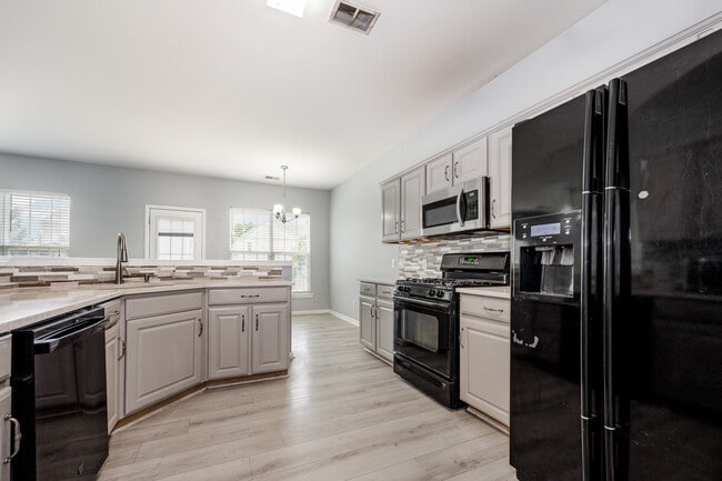 Building Photo - 10901 Claude Freeman Dr