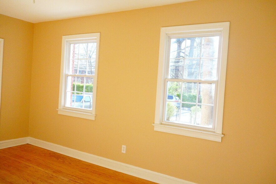 Building Photo - 8413 Flower Ave