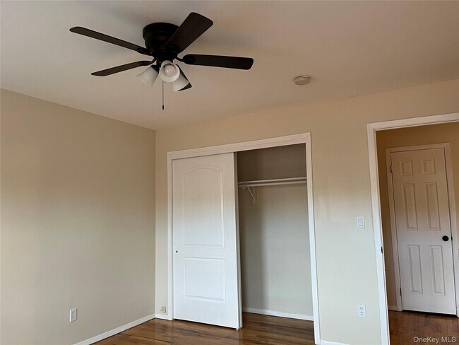 Building Photo - 410 Jericho Tpke