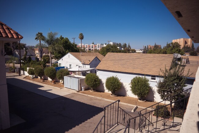 Building Photo - 335 Claydelle Ave