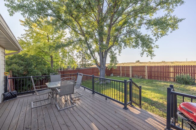Building Photo - Spacious 5-Bedroom Home with Bonus Room & ...