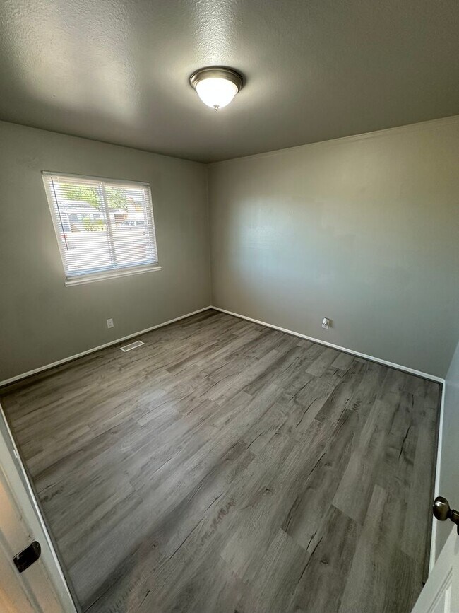 Building Photo - Beautiful 3 Bedroom Home for Rent on Chimayo
