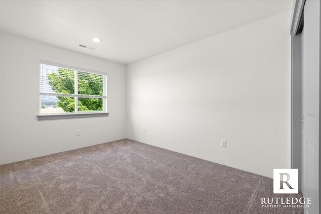 Building Photo - Gorgeous! Brand New 3 Bedroom 2.5 Bath Tow...