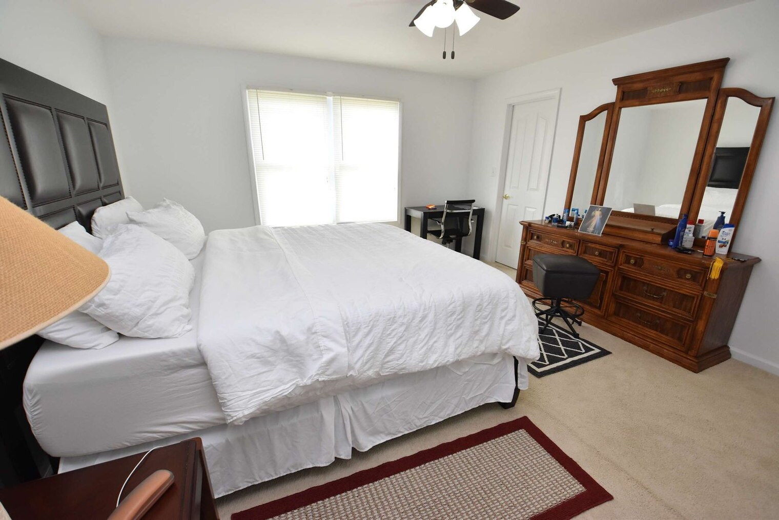 Building Photo - 25910 Rolling Hills Dr