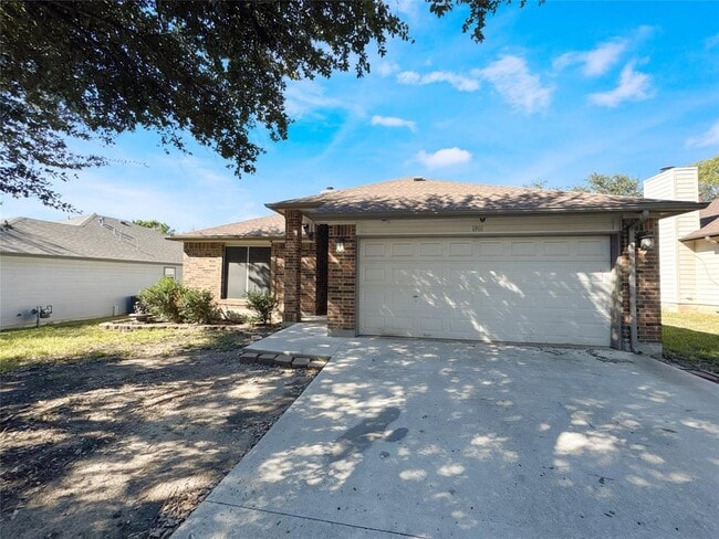 Building Photo - 1901 Holly Springs Dr