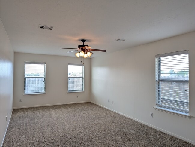 Building Photo - 5618 Savannah Woods Ln