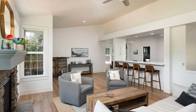 Building Photo - Beautiful South Bozeman home!