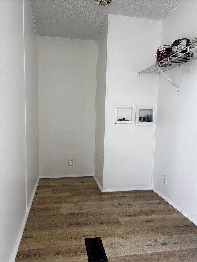 Building Photo - 219 Blinkin Ave