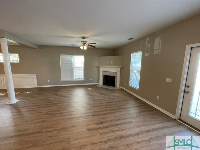 Building Photo - 225 Summer Hill Ct