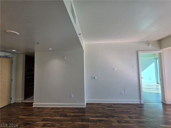 Building Photo - 2700 S Las Vegas Blvd