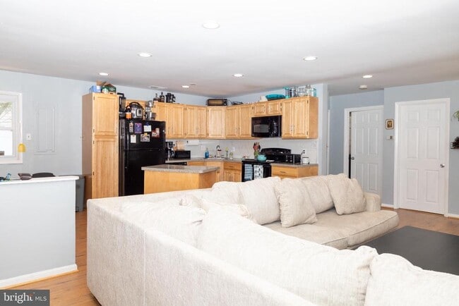 Building Photo - 1319 Forest Dr