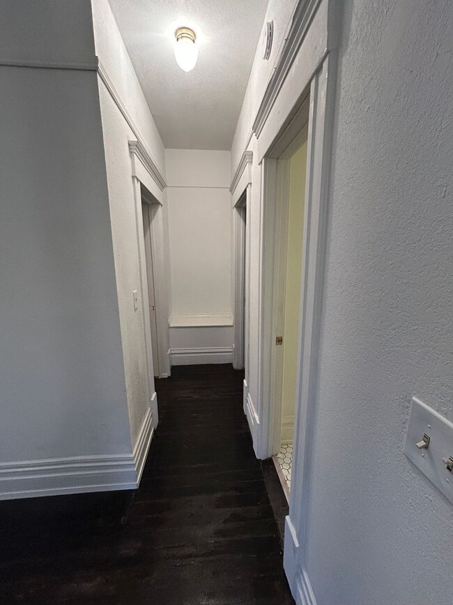 Building Photo - 716 W Quartz St