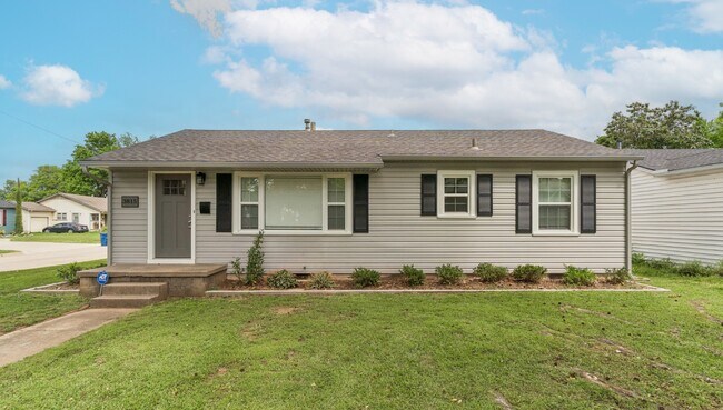 Building Photo - 3815 S Cincinnati Ave