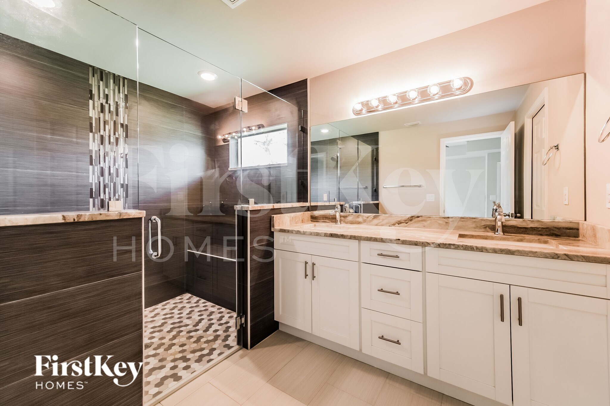 Building Photo - 845 Chezy St E