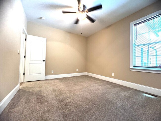 Building Photo - 3658 Pleasants Ridge Dr