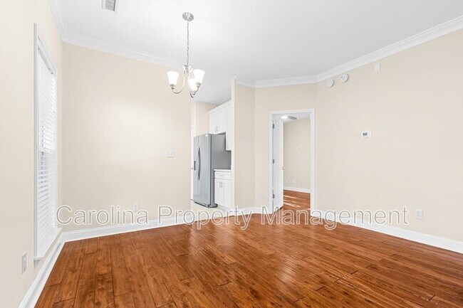 Building Photo - 958 W 1st St