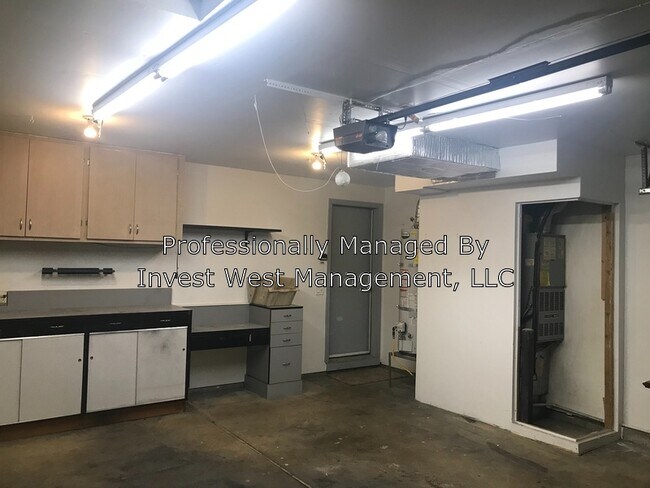 Building Photo - 14617 NE 50th St