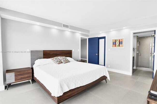 Building Photo - 2701 N Ocean Blvd