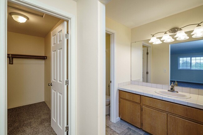 Building Photo - 4 Bedroom 2.5 Bath with Fenced Backyard in Camas School District