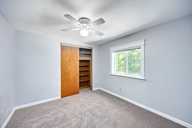 Building Photo - 4+ Bedroom Home - Surrounded by Nature, ne...
