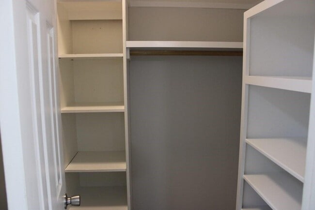 Building Photo - 110 Sandalwood Dr