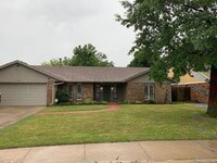 Building Photo - 156 E Parkland Dr