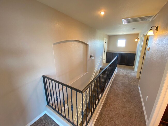 Building Photo - East El Paso LARGE 4 bed Refrig A/C!