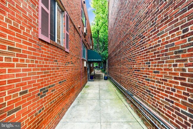 Building Photo - 513 12th St NE