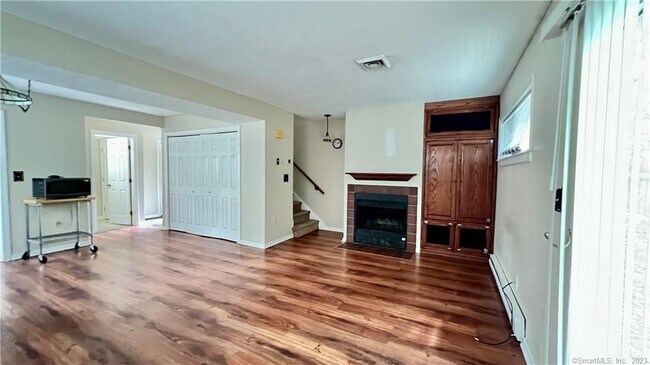 Building Photo - 25 Farmington Meadow Dr