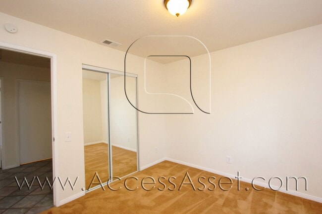 Building Photo - Beautiful Single-Story Home With 3 Bed/2 Bath