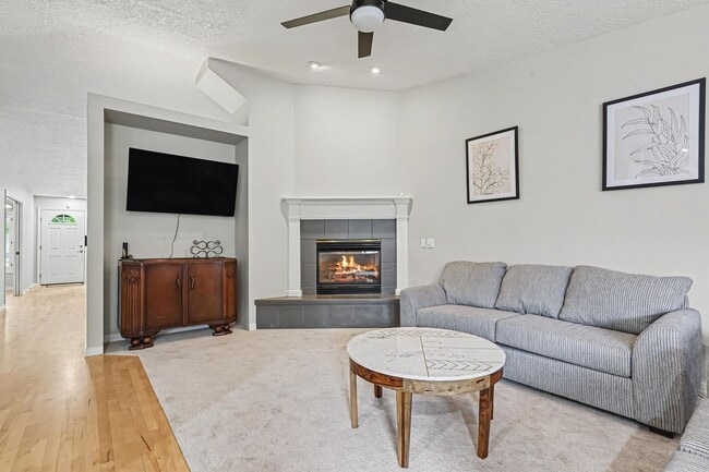 Building Photo - 4023 N Bayou Ln