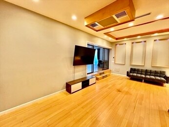 Building Photo - 57 Broadlawn Park