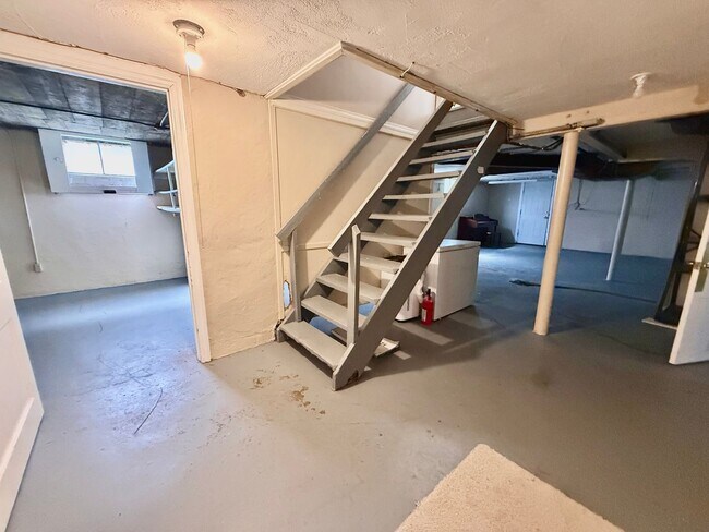 Building Photo - 2650 Cedarbrook Dr