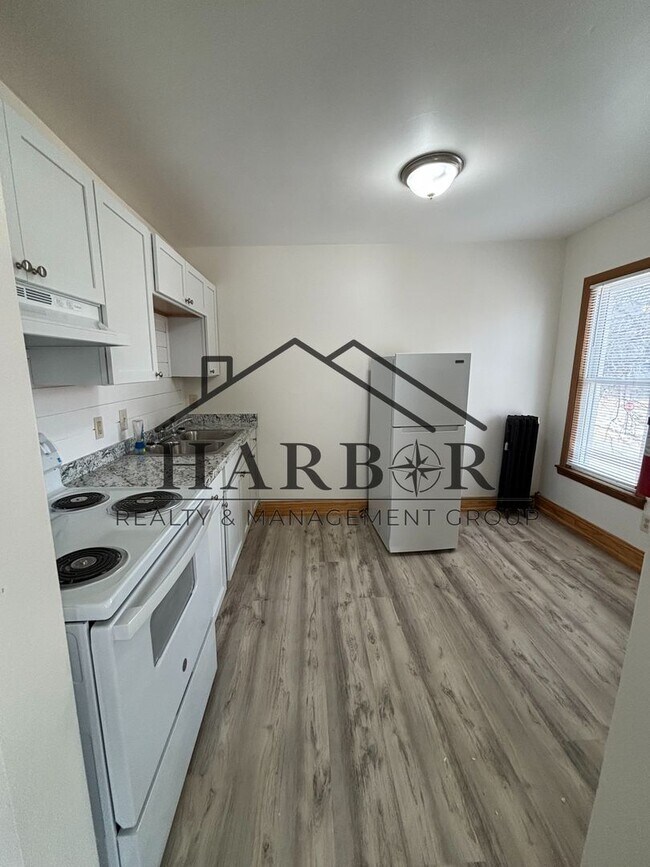 Building Photo - 1/2 Off first full month of rent!