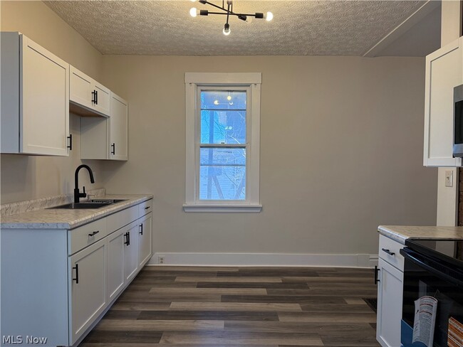 Building Photo - 110 S 8th St