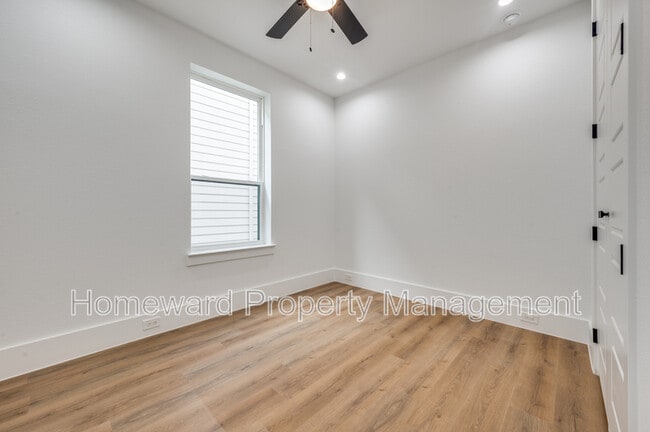 Building Photo - 2343 Hondo Ave