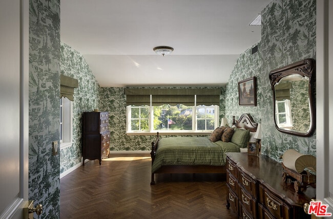 Building Photo - 10030 Toluca Lake Ave