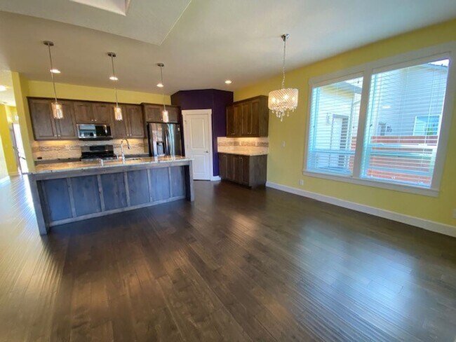 Building Photo - Classic & Modern Ranch in Battle Ground!