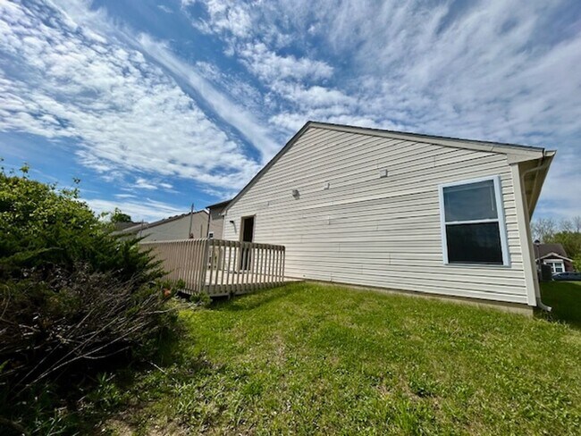 Building Photo - Beautiful 3 Bedroom 2 Bath Ranch On A Pond...