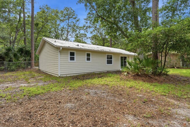 Building Photo - 2 Bedroom, 2 Bath House in Palmetto Woods!