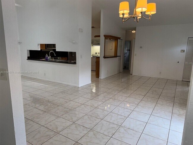 Building Photo - 5201 SW 31st Ave