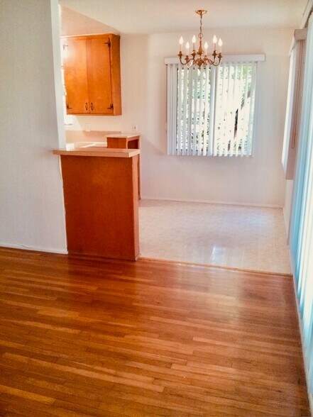 Breakfast Nook - 3661 Regal Pl