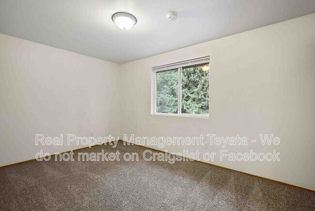 Building Photo - 2421 Bickford Ave