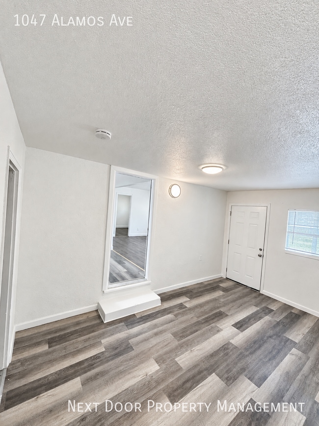 Building Photo - 1047 Alamos Ave